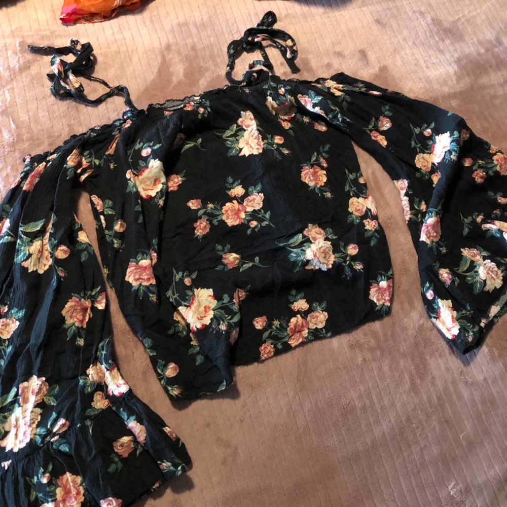 American eagle bell sleeve top